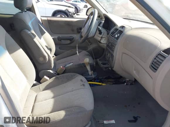 2002 Hyundai Accent GL z VIN KMHCG45C42U375352, wystawiony jako IAAI lot #42699297 z przebiegiem 103 540 mil mil oraz . Historia ofert i sprzedaży dostępna na DreamBid. Obrazek 5.