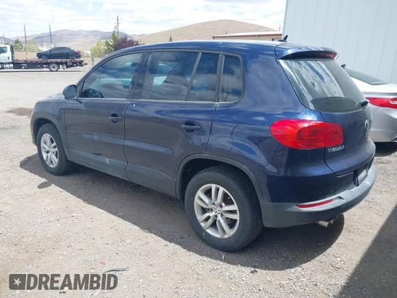 2013 Volkswagen Tiguan SE z VIN WVGAV3AX1DW560501, wystawiony jako IAAI lot #42287579 z przebiegiem 180 367 mil mil oraz . Historia ofert i sprzedaży dostępna na DreamBid. Obrazek 3.