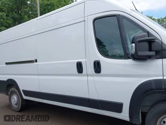 2025 Ram ProMaster Cargo Tradesman с VIN 3C6MRVJG5SE517733, выставлен на аукционе IAAI как лот 42302812 с пробегом 3 824 миль миль и . История ставок и продаж доступна на DreamBid. Изображение 13.