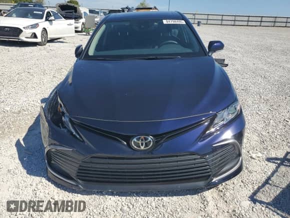2021 Toyota Camry LE z VIN 4T1R11AK9MU449164, wystawiony jako Copart lot #84798495 z przebiegiem 15 811 mil mil oraz Szkoda całkowita • Salvage title. Historia ofert i sprzedaży dostępna na DreamBid. Obrazek 5.