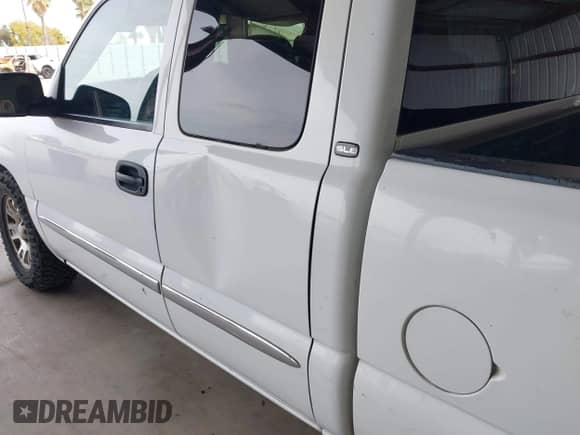 2005 GMC Sierra 1500 SLT with VIN 1GTEC19TX5Z352599, listed as a IAAI auction lot 41802227 with 195,974 mi miles and . Bid and sale history available at DreamBid. Image 12.