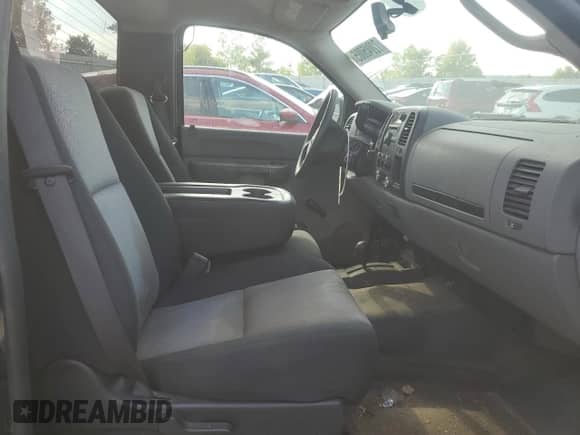 2008 Chevrolet Silverado 2500HD 1LT z VIN 1GCHK24KX8E117619, wystawiony jako Copart lot #72045005 z przebiegiem 148 231 mil mil oraz Czysty tytuł • Clean title. Historia ofert i sprzedaży dostępna na DreamBid. Obrazek 10.