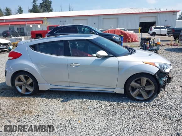 2013 Hyundai Veloster Turbo с VIN KMHTC6AE6DU083543, выставлен на аукционе IAAI как лот 43087332 с пробегом 158 716 миль миль и . История ставок и продаж доступна на DreamBid. Изображение 14.