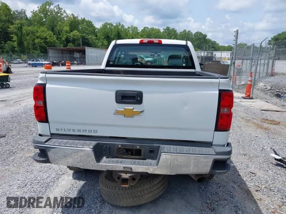 2015 Chevrolet Silverado 2500HD Work Truck z VIN 1GC2KUEG6FZ514228, wystawiony jako IAAI lot #42802030 z przebiegiem 149 209 mil mil oraz . Historia ofert i sprzedaży dostępna na DreamBid. Obrazek 16.