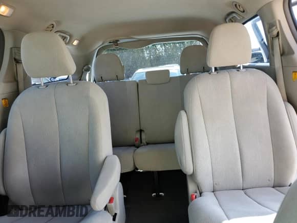 2011 Toyota Sienna с VIN 5TDKA3DC9BS001692, выставлен на аукционе Copart как лот 80827425 с пробегом 188 280 миль миль и Списание • Salvage title. История ставок и продаж доступна на DreamBid. Изображение 10.