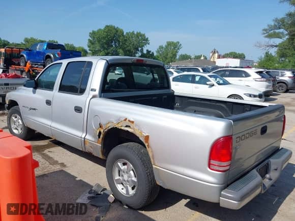 2001 Dodge Dakota Sport with VIN 1B7GL2AX11S118075, listed as a IAAI auction lot 42705551 with 363,644 mi miles and . Bid and sale history available at DreamBid. Image 3.
