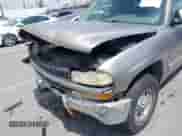 2000 Chevrolet Silverado 2500 LS z VIN 1GCFC29U8YZ144325, wystawiony jako IAAI lot #42044006 z przebiegiem 207 522 mil mil oraz . Historia ofert i sprzedaży dostępna na DreamBid. Obrazek 6.
