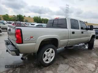 2003 Chevrolet Silverado 2500HD LT3 z VIN 1GCHK23G93F220952, wystawiony jako Copart lot #68588815 z przebiegiem 299 547 mil mil oraz Szkoda całkowita • Salvage title. Historia ofert i sprzedaży dostępna na DreamBid. Obrazek 3.