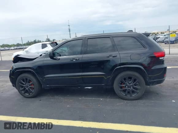2018 Jeep Grand Cherokee Altitude с VIN 1C4RJEAG5JC125623, выставлен на аукционе IAAI как лот 42725317 с пробегом 109 018 миль миль и . История ставок и продаж доступна на DreamBid. Изображение 14.