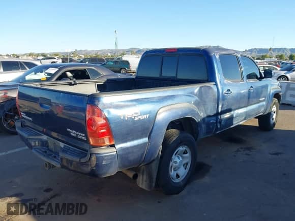 2007 Toyota Tacoma PreRunner z VIN 5TEKU72N37Z438357, wystawiony jako IAAI lot #43549022 z przebiegiem 185 868 mil mil oraz . Historia ofert i sprzedaży dostępna na DreamBid. Obrazek 4.