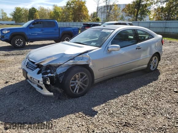 2003 Mercedes-Benz C 320 z VIN WDBRN64J73A505674, wystawiony jako Copart lot #84445735 z przebiegiem 131 967 mil mil oraz Szkoda całkowita • Salvage title. Historia ofert i sprzedaży dostępna na DreamBid. Obrazek 1.