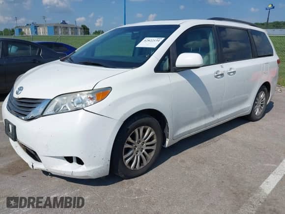 2013 Toyota Sienna XLE AAS with VIN 5TDYK3DC5DS327564, listed as a IAAI auction lot 42822134 with Not provided miles and . Bid and sale history available at DreamBid. Image 2.