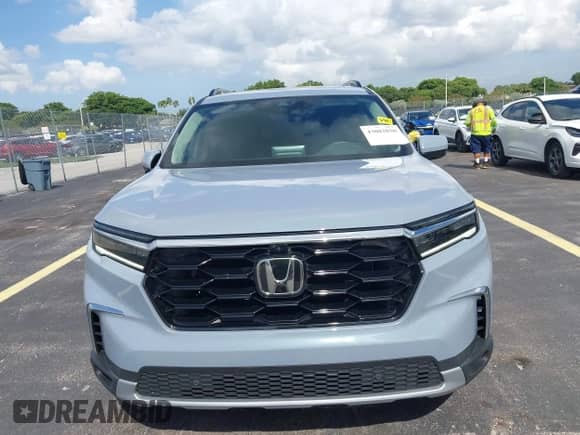 2024 Honda Pilot Elite with VIN 5FNYG1H84RB015114, listed as a IAAI auction lot 43082030 with 26,877 mi miles and . Bid and sale history available at DreamBid. Image 13.