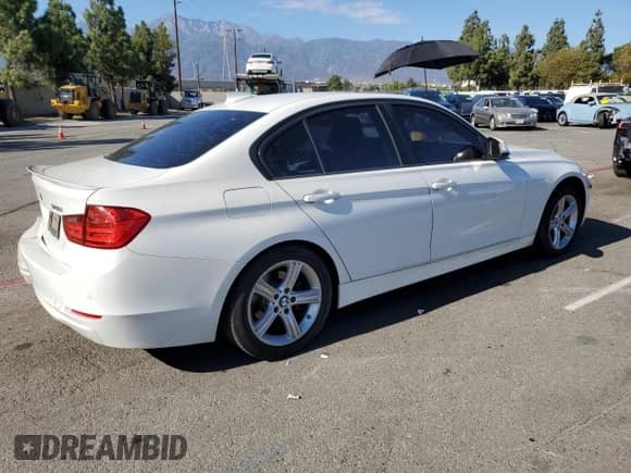 2014 BMW 3 Series 328i с VIN WBA3C1C55EK116837, выставлен на аукционе Copart как лот 84300655 с пробегом 129 387 миль миль и Списание • Salvage title. История ставок и продаж доступна на DreamBid. Изображение 3.