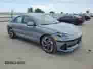 2024 Hyundai Ioniq 6 SEL z VIN KMHM34AA5RA076078, wystawiony jako Copart lot #59440795 z przebiegiem 17 820 mil mil oraz Szkoda całkowita • Salvage title. Historia ofert i sprzedaży dostępna na DreamBid. Obrazek 4.
