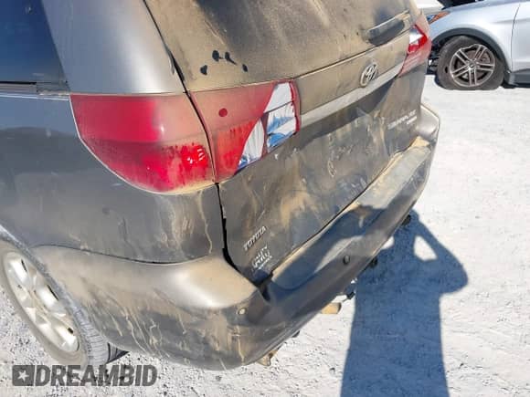 2004 Toyota Sienna XLE z VIN 5TDZA22C24S216460, wystawiony jako IAAI lot #43482595 z przebiegiem 289 353 mil mil oraz . Historia ofert i sprzedaży dostępna na DreamBid. Obrazek 6.