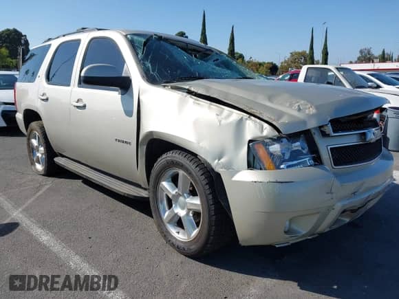 2013 Chevrolet Tahoe LT с VIN 1GNSCBE0XDR141347, выставлен на аукционе IAAI как лот 43320939 с пробегом 183 340 миль миль и . История ставок и продаж доступна на DreamBid. Изображение 1.