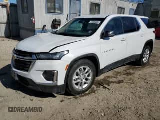 2022 Chevrolet Traverse LS z VIN 1GNEVFKW2NJ180716, wystawiony jako Copart lot #70255405 z przebiegiem 32 365 mil mil oraz Szkoda całkowita • Salvage title. Historia ofert i sprzedaży dostępna na DreamBid. Obrazek 1.