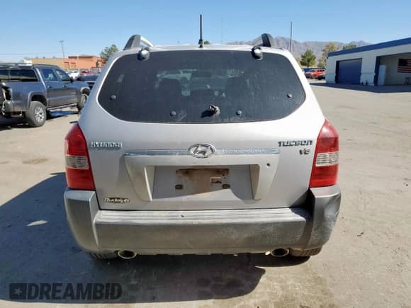 2005 Hyundai Tucson GLS z VIN KM8JN12D75U110566, wystawiony jako Copart lot #90953695 z przebiegiem 166 398 mil mil oraz Czysty tytuł • Clean title. Historia ofert i sprzedaży dostępna na DreamBid. Obrazek 6.