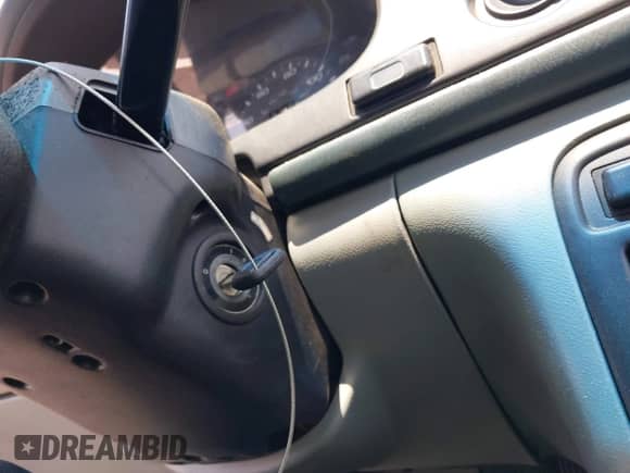 1994 Honda Accord LX z VIN 1HGCD5635RA123589, wystawiony jako IAAI lot #42809589 z przebiegiem 320 269 mil mil oraz . Historia ofert i sprzedaży dostępna na DreamBid. Obrazek 11.