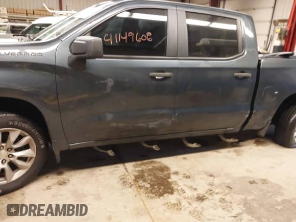 2020 Chevrolet Silverado 1500 Custom с VIN 1GCPYBEK2LZ272823, выставлен на аукционе IAAI как лот 41655861 с пробегом 96 583 миль миль и . История ставок и продаж доступна на DreamBid. Изображение 6.