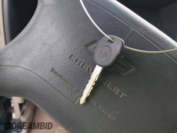 1996 Chevrolet Silverado 1500 с VIN 1GCEC19M6TE114911, выставлен на аукционе IAAI как лот 43199054 с пробегом 174 380 миль миль и . История ставок и продаж доступна на DreamBid. Изображение 11.