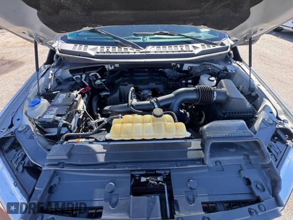 2018 Ford F-150 XL z VIN 1FTEX1EP5JFB18525, wystawiony jako Copart lot #84996155 z przebiegiem 204 658 mil mil oraz Czysty tytuł • Clean title. Historia ofert i sprzedaży dostępna na DreamBid. Obrazek 7.