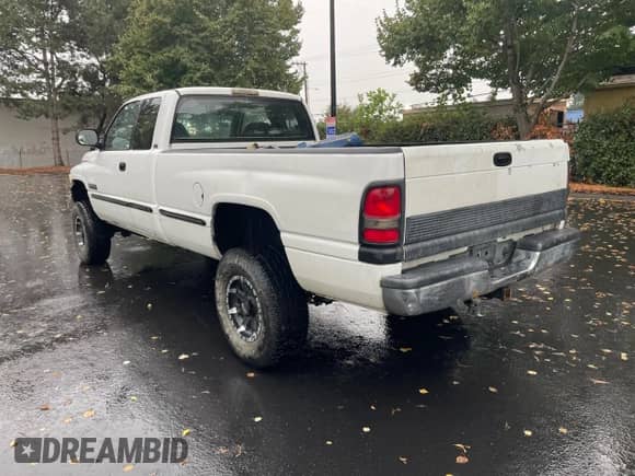 1999 Dodge 2500 с VIN 1B7KF2364XJ585723, выставлен на аукционе Copart как лот 86598885 с пробегом 272 905 миль миль и Чистый • Clean title. История ставок и продаж доступна на DreamBid. Изображение 3.