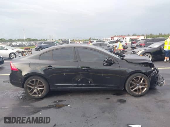 2017 Volvo S60 Dynamic с VIN YV126MFL8H2422804, выставлен на аукционе IAAI как лот 42411971 с пробегом 127 927 миль миль и . История ставок и продаж доступна на DreamBid. Изображение 13.