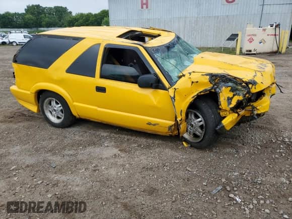 2003 Chevrolet Blazer LS z VIN 1GNCS18X43K116185, wystawiony jako Copart lot #56846644 z przebiegiem Nie podano mil oraz Czysty tytuł • Clean title. Historia ofert i sprzedaży dostępna na DreamBid. Obrazek 4.