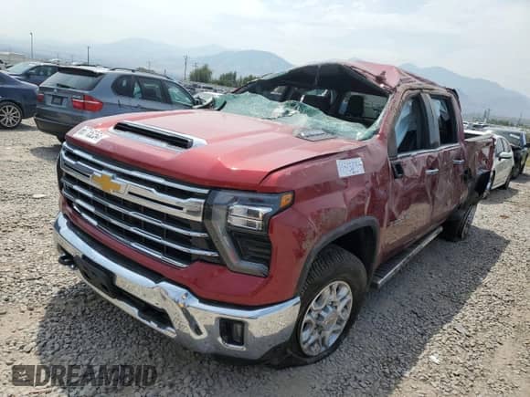 2024 Chevrolet Silverado 3500HD LTZ z VIN 1GC4YUEYXRF368678, wystawiony jako Copart lot #66715254 z przebiegiem Nie podano mil oraz Szkoda całkowita • Salvage title. Historia ofert i sprzedaży dostępna na DreamBid. Obrazek 1.
