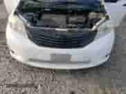 2013 Toyota Sienna L z VIN 5TDZK3DC8DS380473, wystawiony jako Copart lot #80876135 z przebiegiem 218 645 mil mil oraz Czysty tytuł • Clean title. Historia ofert i sprzedaży dostępna na DreamBid. Obrazek 12.