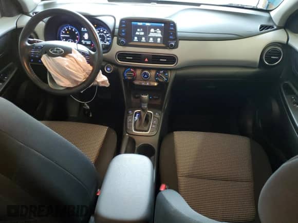 2020 Hyundai Kona SEL Plus z VIN KM8K6CAA3LU548566, wystawiony jako Copart lot #59112165 z przebiegiem 16 723 mil mil oraz Szkoda całkowita • Salvage title. Historia ofert i sprzedaży dostępna na DreamBid. Obrazek 8.