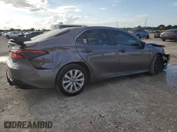 2020 Toyota Camry LE z VIN 4T1C11AK7LU372329, wystawiony jako Copart lot #84774805 z przebiegiem 92 339 mil mil oraz Nie do naprawy • Non repairable. Historia ofert i sprzedaży dostępna na DreamBid. Obrazek 3.