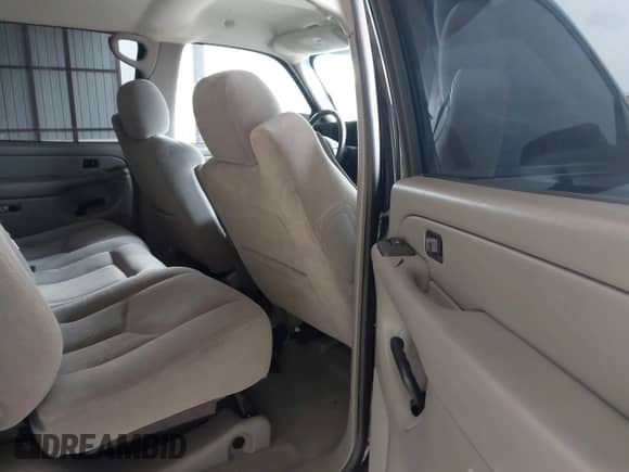 2005 Chevrolet Avalanche LS z VIN 3GNEK12Z35G187827, wystawiony jako IAAI lot #42026936 z przebiegiem 155 266 mil mil oraz . Historia ofert i sprzedaży dostępna na DreamBid. Obrazek 8.