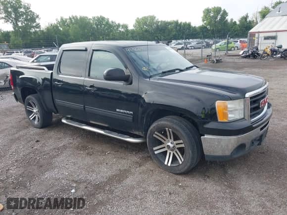 2010 GMC Sierra 1500 SLT with VIN 3GTRKWE21AG254943, listed as a IAAI auction lot 42966135 with 30,690 mi miles and . Bid and sale history available at DreamBid. Image 1.