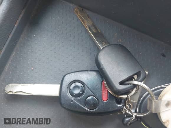 2005 Honda Odyssey LX z VIN 5FNRL38215B083033, wystawiony jako IAAI lot #42797235 z przebiegiem Nie podano mil oraz . Historia ofert i sprzedaży dostępna na DreamBid. Obrazek 11.