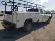 2015 Chevrolet Silverado 2500HD z VIN 1GB2KUEG6FZ131927, wystawiony jako Copart lot #61643155 z przebiegiem 183 962 mil mil oraz Szkoda całkowita • Salvage title. Historia ofert i sprzedaży dostępna na DreamBid. Obrazek 3.