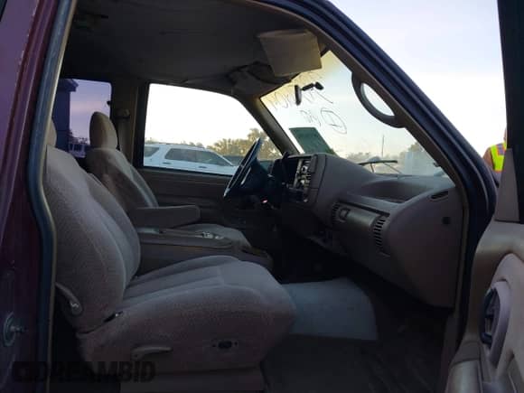 1995 Chevrolet Silverado 1500 с VIN 2GCEC19K2S1300010, выставлен на аукционе IAAI как лот 41222402 с пробегом 1 464 433 миль миль и . История ставок и продаж доступна на DreamBid. Изображение 5.