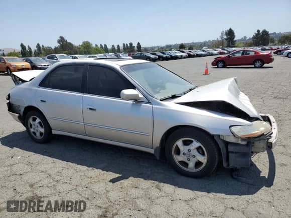 1998 Honda Accord EX z VIN 1HGCG6670WA026599, wystawiony jako Copart lot #59719555 z przebiegiem Nie podano mil oraz Szkoda całkowita • Salvage title. Historia ofert i sprzedaży dostępna na DreamBid. Obrazek 4.