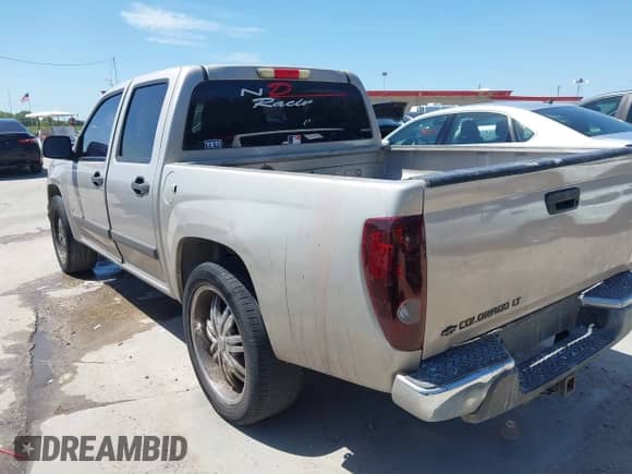 2007 Chevrolet Colorado 2LT z VIN 1GCCS13E778158559, wystawiony jako IAAI lot #42843552 z przebiegiem 287 786 mil mil oraz . Historia ofert i sprzedaży dostępna na DreamBid. Obrazek 3.