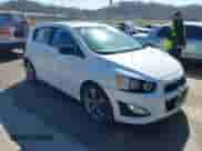 2013 Chevrolet Sonic RS z VIN 1G1JH6SB5D4146819, wystawiony jako IAAI lot #41742164 z przebiegiem 185 401 mil mil oraz . Historia ofert i sprzedaży dostępna na DreamBid. Obrazek 1.