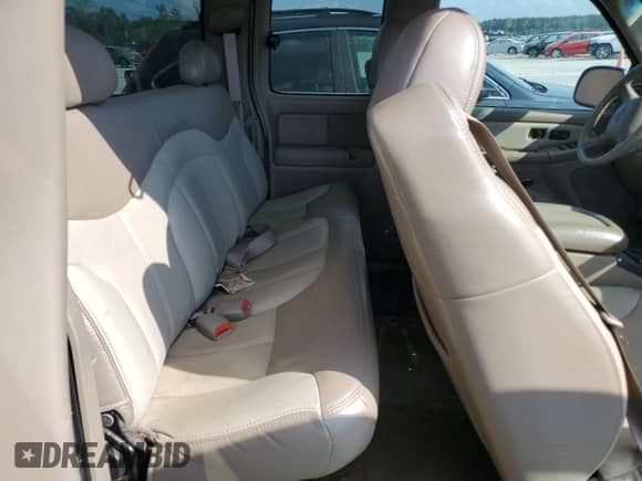 2002 GMC Sierra 1500 Denali z VIN 2GTFK69U421383350, wystawiony jako Copart lot #74765724 z przebiegiem Nie podano mil oraz Szkoda całkowita • Salvage title. Historia ofert i sprzedaży dostępna na DreamBid. Obrazek 10.