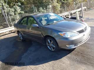 2005 Toyota Camry SE z VIN 4T1BA32K05U043545, wystawiony jako IAAI lot #43441264 z przebiegiem 268 609 mil mil oraz . Historia ofert i sprzedaży dostępna na DreamBid. Obrazek 1.