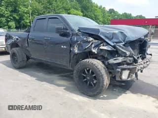 2013 Ram 1500 Express z VIN 1C6RR7FT6DS696727, wystawiony jako IAAI lot #42432012 z przebiegiem 174 521 mil mil oraz . Historia ofert i sprzedaży dostępna na DreamBid. Obrazek 1.