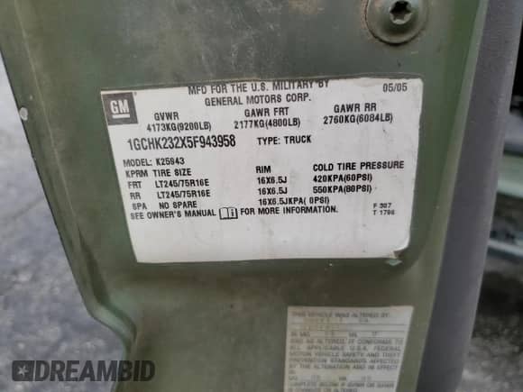 2005 Chevrolet Silverado 2500HD LT z VIN 1GCHK232X5F943958, wystawiony jako Copart lot #83798285 z przebiegiem Nie podano mil oraz Nie do naprawy • Non repairable. Historia ofert i sprzedaży dostępna na DreamBid. Obrazek 12.