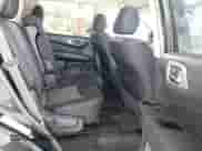 2019 Nissan Pathfinder S z VIN 5N1DR2MN4KC588328, wystawiony jako IAAI lot #43241222 z przebiegiem 129 820 mil mil oraz . Historia ofert i sprzedaży dostępna na DreamBid. Obrazek 8.