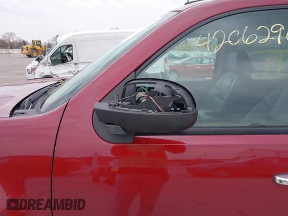 2009 Chevrolet Suburban LTZ z VIN 1GNFK36309J105434, wystawiony jako IAAI lot #42062907 z przebiegiem 132 674 mil mil oraz . Historia ofert i sprzedaży dostępna na DreamBid. Obrazek 19.