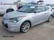 2012 Hyundai Veloster w/Gray Int z VIN KMHTC6AD8CU022989, wystawiony jako IAAI lot #42523328 z przebiegiem 169 005 mil mil oraz . Historia ofert i sprzedaży dostępna na DreamBid. Obrazek 2.