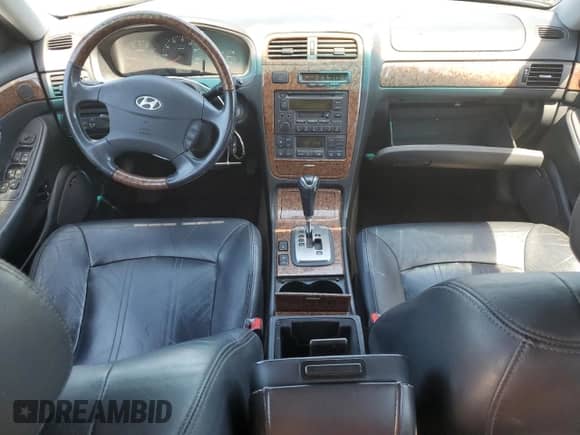 2005 Hyundai XG z VIN KMHFU45E55A422952, wystawiony jako Copart lot #59203045 z przebiegiem 76 856 mil mil oraz Szkoda całkowita • Salvage title. Historia ofert i sprzedaży dostępna na DreamBid. Obrazek 8.